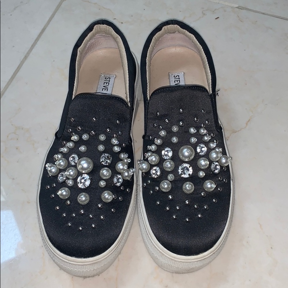 STEVE MADDEN SLIPONS